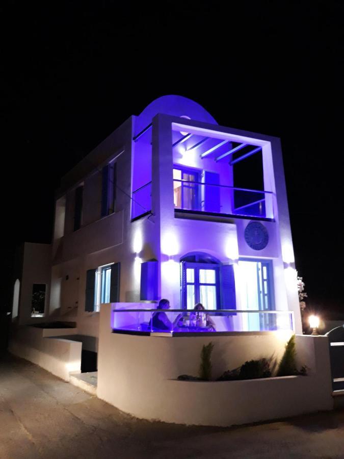 Located By The Sea One Beachfront Private Captain Lazaros Pool Villa With Loft In 750Sqm Spacious Private Plot-Jacuzzi-Sunrelax-Furnished Terace-Gazebo-Private Parking,Sleep 3 Adults And 2 Children, Just Steps From The Black Beach-Seaview Периса Екстериор снимка
