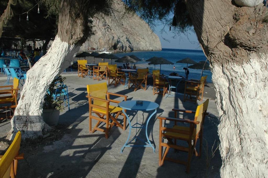 Located By The Sea One Beachfront Private Captain Lazaros Pool Villa With Loft In 750Sqm Spacious Private Plot-Jacuzzi-Sunrelax-Furnished Terace-Gazebo-Private Parking,Sleep 3 Adults And 2 Children, Just Steps From The Black Beach-Seaview Периса Екстериор снимка