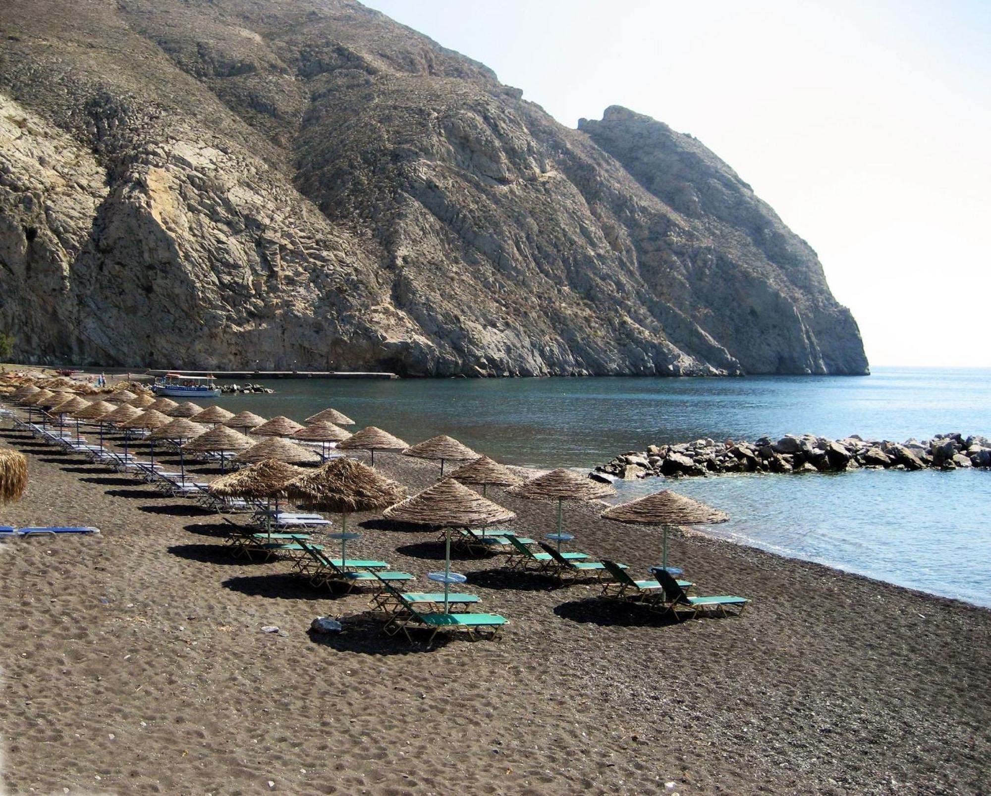 Located By The Sea One Beachfront Private Captain Lazaros Pool Villa With Loft In 750Sqm Spacious Private Plot-Jacuzzi-Sunrelax-Furnished Terace-Gazebo-Private Parking,Sleep 3 Adults And 2 Children, Just Steps From The Black Beach-Seaview Периса Екстериор снимка