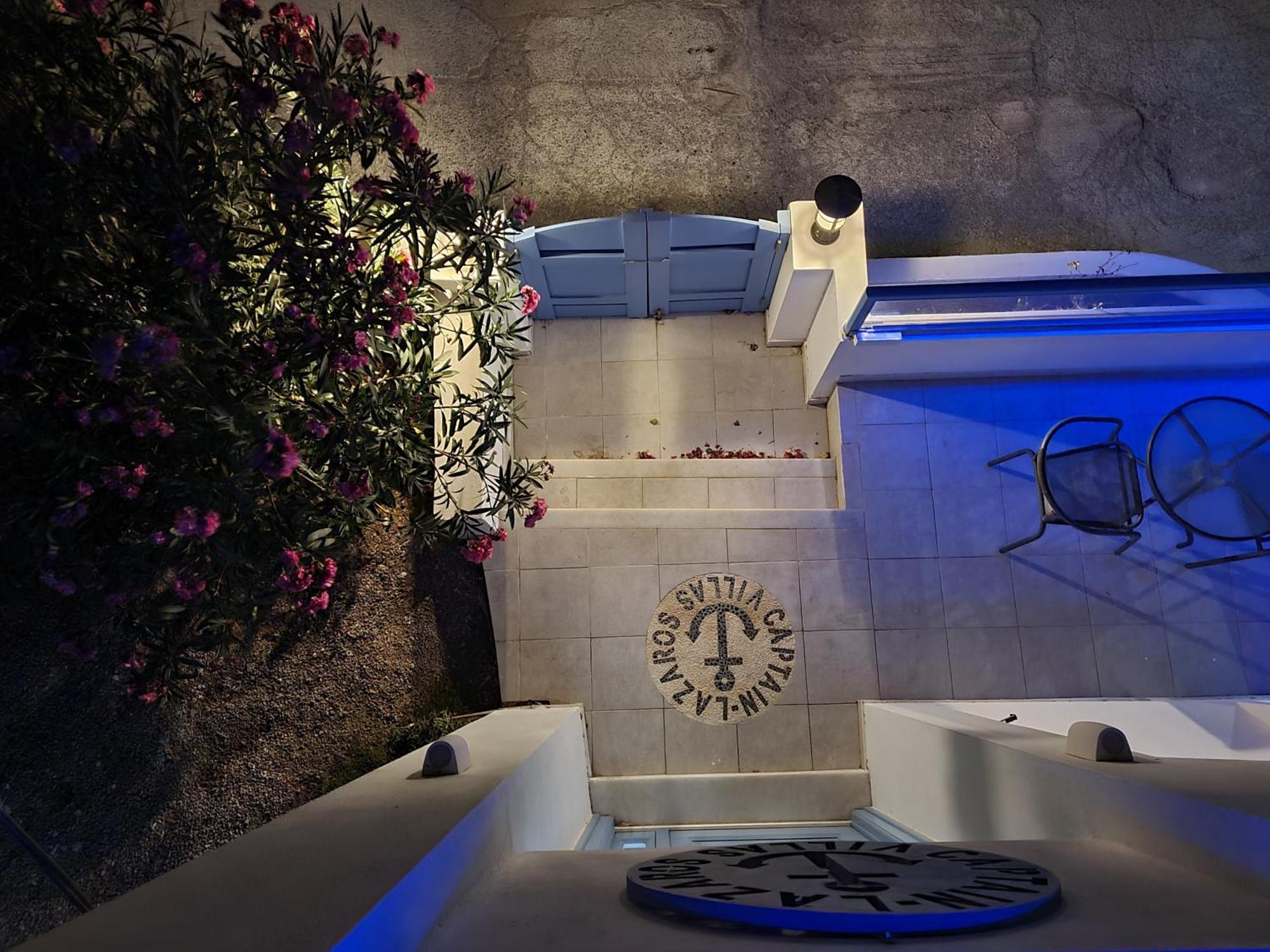 Located By The Sea One Beachfront Private Captain Lazaros Pool Villa With Loft In 750Sqm Spacious Private Plot-Jacuzzi-Sunrelax-Furnished Terace-Gazebo-Private Parking,Sleep 3 Adults And 2 Children, Just Steps From The Black Beach-Seaview Периса Екстериор снимка