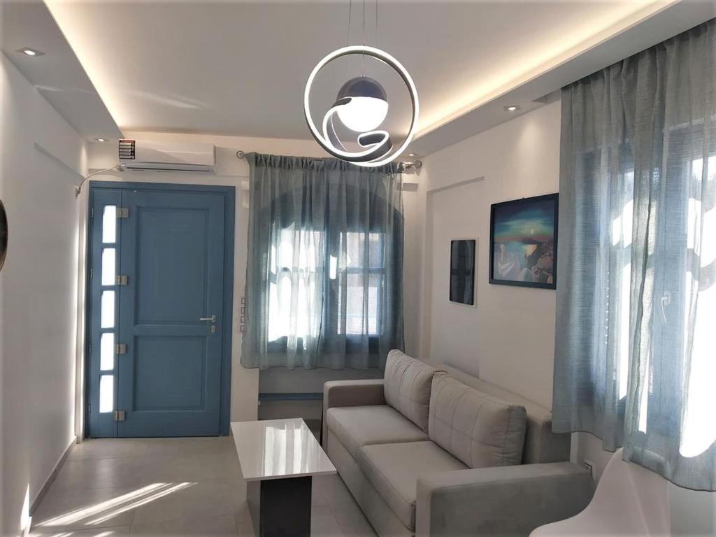 Located By The Sea One Beachfront Private Captain Lazaros Pool Villa With Loft In 750Sqm Spacious Private Plot-Jacuzzi-Sunrelax-Furnished Terace-Gazebo-Private Parking,Sleep 3 Adults And 2 Children, Just Steps From The Black Beach-Seaview Периса Екстериор снимка