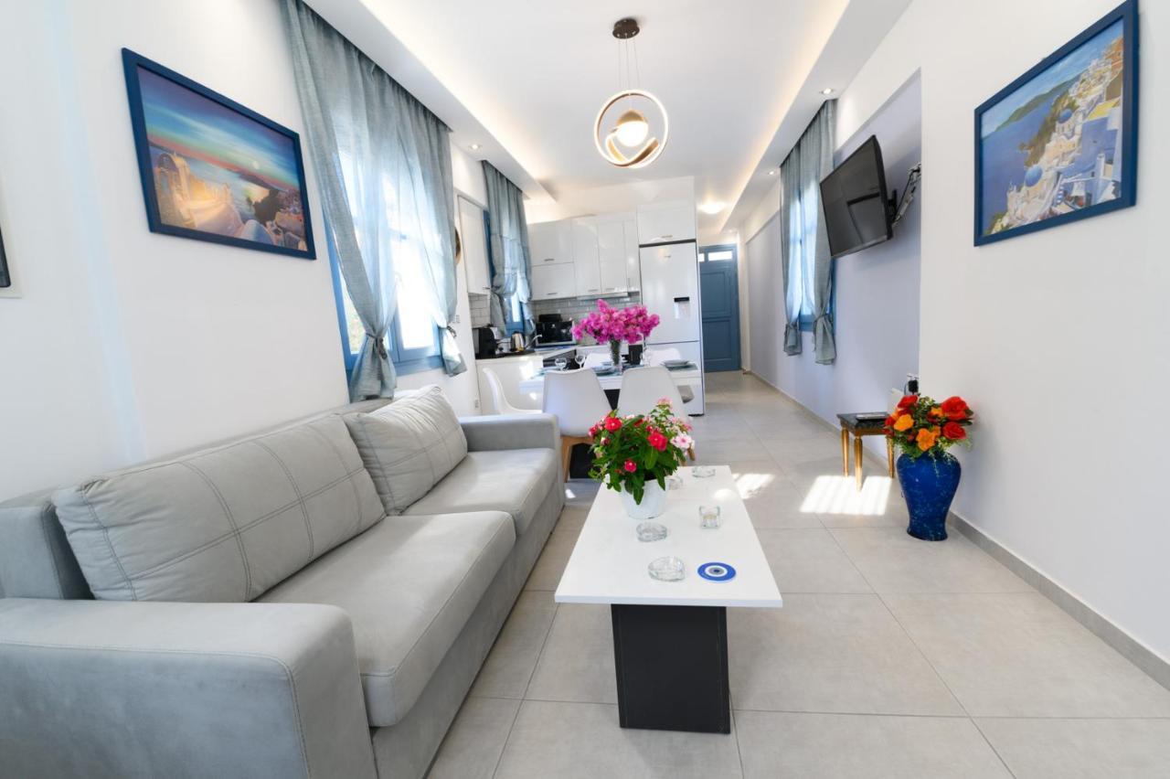 Located By The Sea One Beachfront Private Captain Lazaros Pool Villa With Loft In 750Sqm Spacious Private Plot-Jacuzzi-Sunrelax-Furnished Terace-Gazebo-Private Parking,Sleep 3 Adults And 2 Children, Just Steps From The Black Beach-Seaview Периса Екстериор снимка