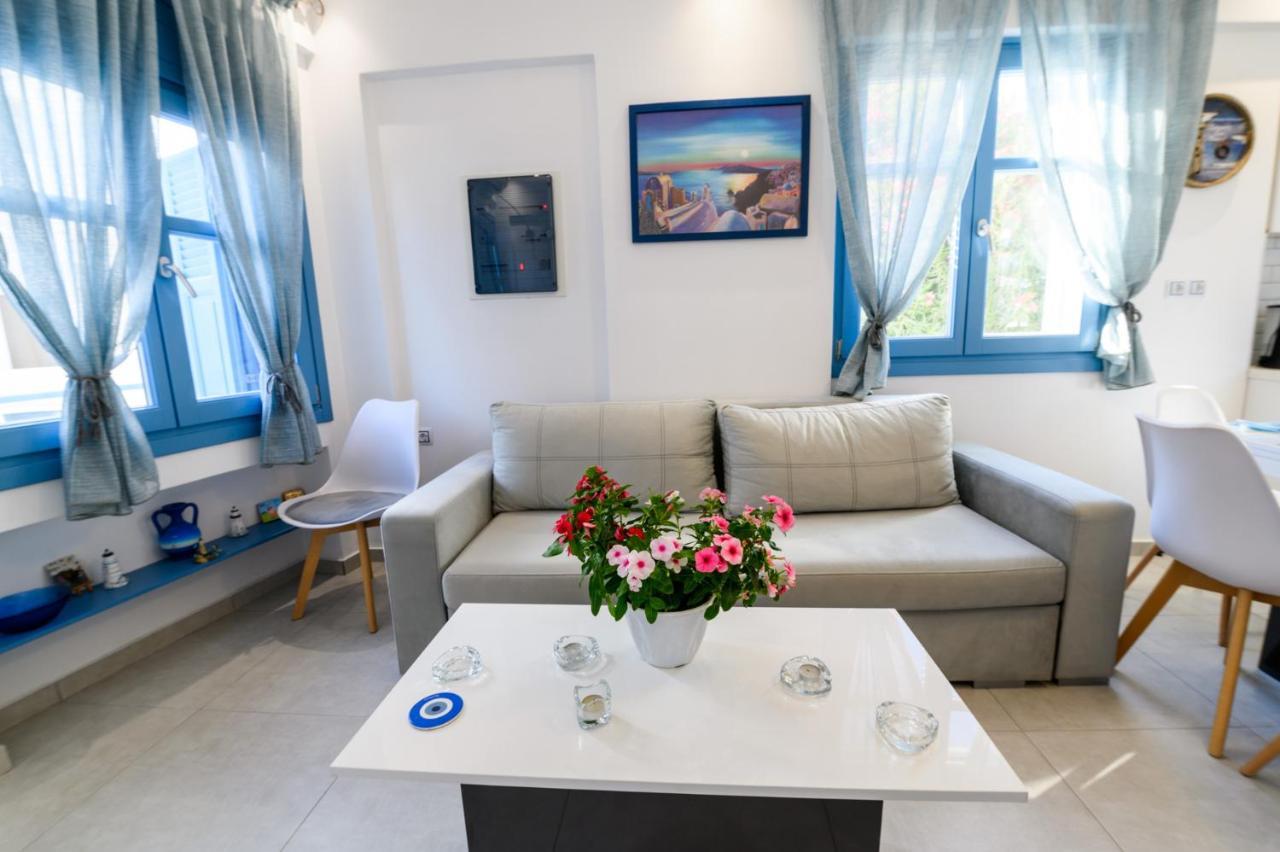 Located By The Sea One Beachfront Private Captain Lazaros Pool Villa With Loft In 750Sqm Spacious Private Plot-Jacuzzi-Sunrelax-Furnished Terace-Gazebo-Private Parking,Sleep 3 Adults And 2 Children, Just Steps From The Black Beach-Seaview Периса Екстериор снимка